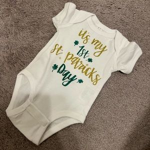 🦋 4/$15 St. Patrick’s Day onesie